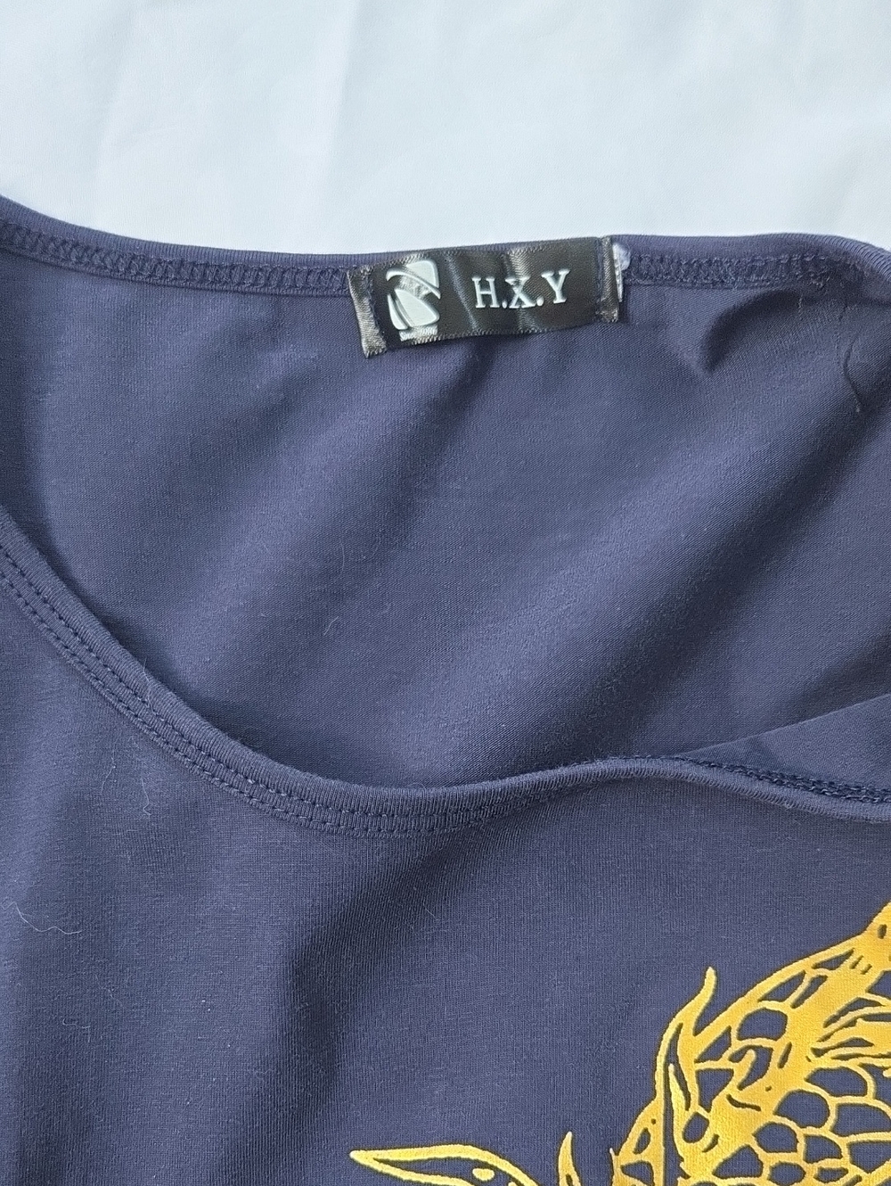 Men's Unisex Tshirt Navy Blue 2 Gold Dragons On Front And A Bit On Back Size M. - Picture 11 of 11